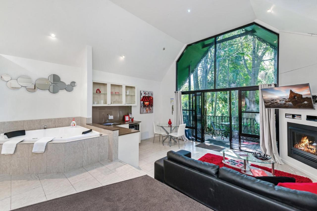 Chalet On Gallery Walk - King Bed, Spa, Fireplace, Wifi & Netflix, Linger A While Mount Tamborine Exterior foto