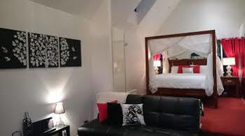 Chalet On Gallery Walk - King Bed, Spa, Fireplace, Wifi & Netflix, Linger A While Mount Tamborine Exterior foto